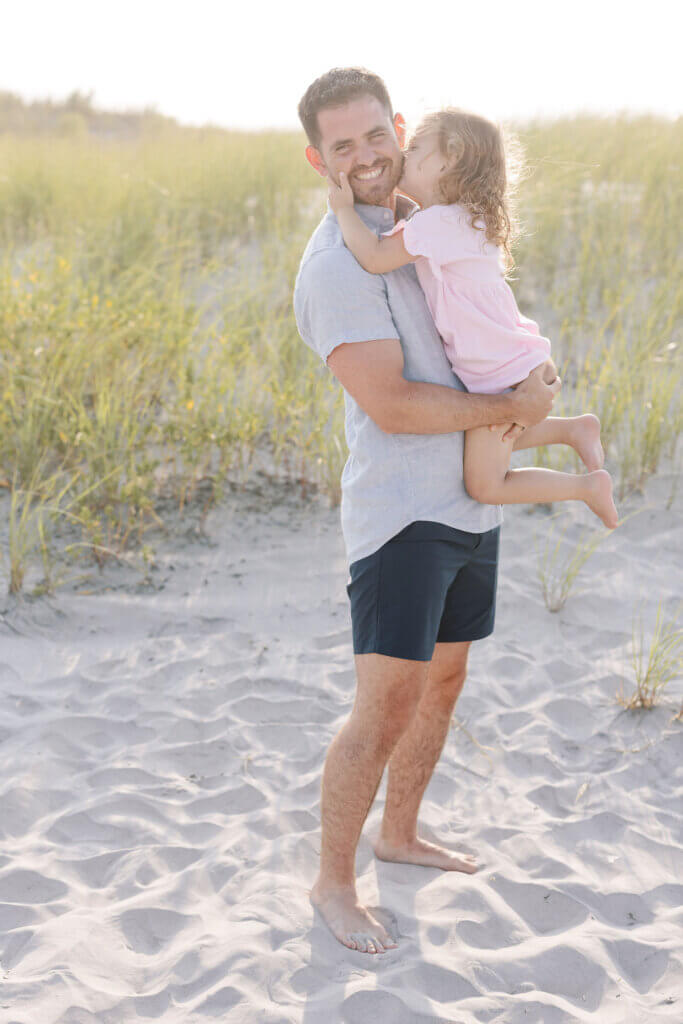 A family has their photos taken at a mini session in Annapolis Maryland.