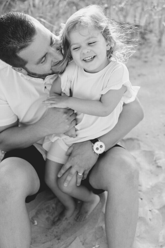 A family has their photos taken at a mini session in Annapolis Maryland.
