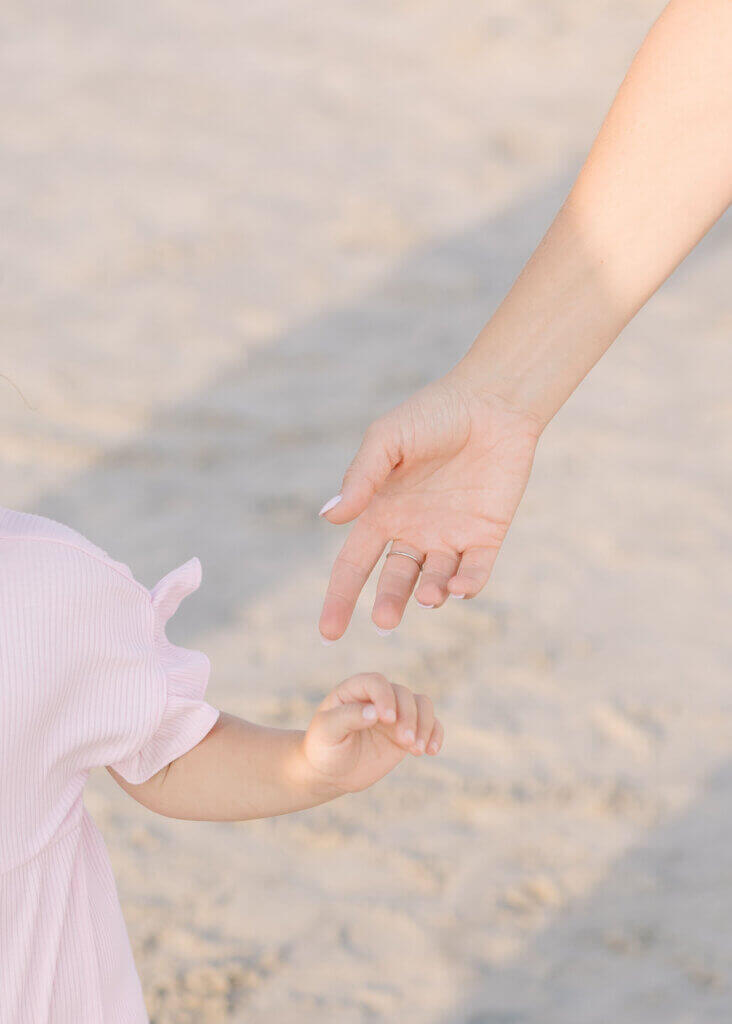 A family has their photos taken at a mini session in Annapolis Maryland.