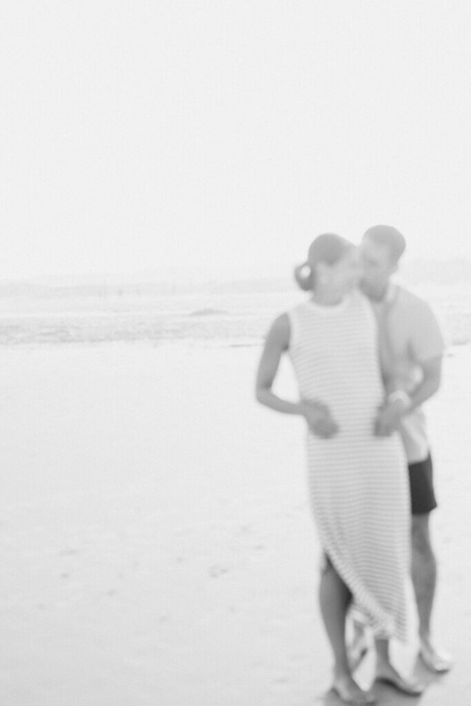 A family has their photos taken at a mini session in Annapolis Maryland.